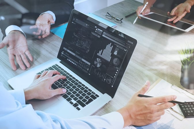 Comparing Robo-Advisors to Traditional Wealth Managers: What is Better For Your Needs?
