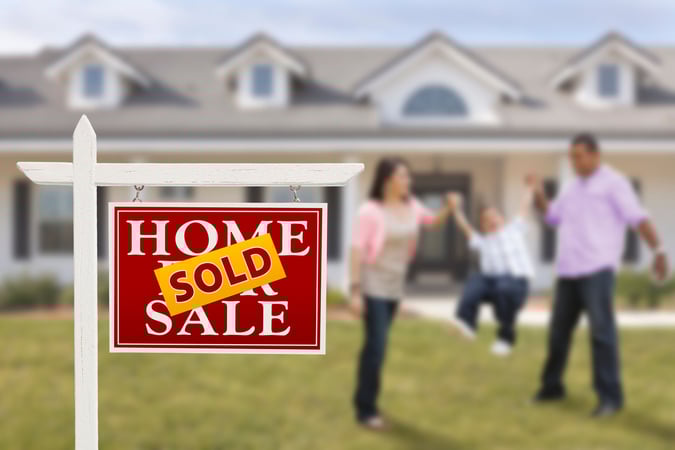 How to Buy and Sell a House at the Same Time